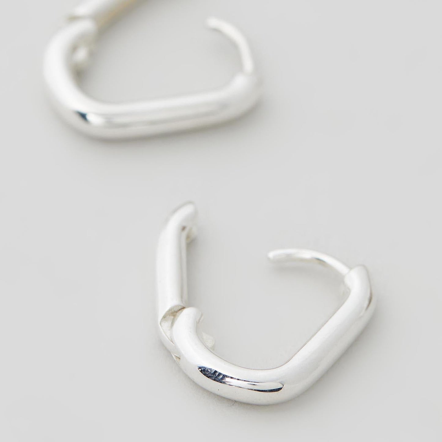 Sleek Oval Bar Hoop Earrings 7