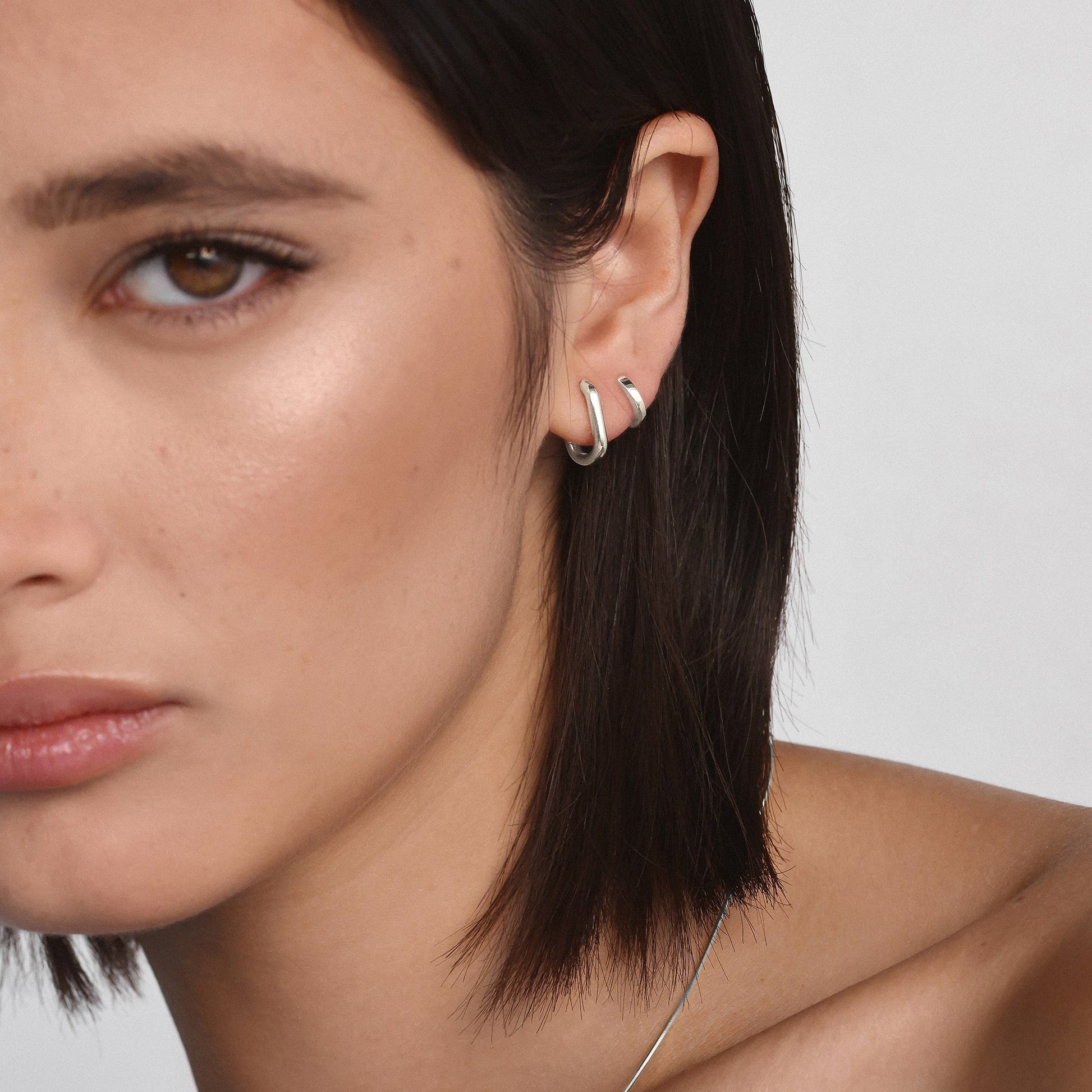 Sleek Oval Bar Hoop Earrings 2