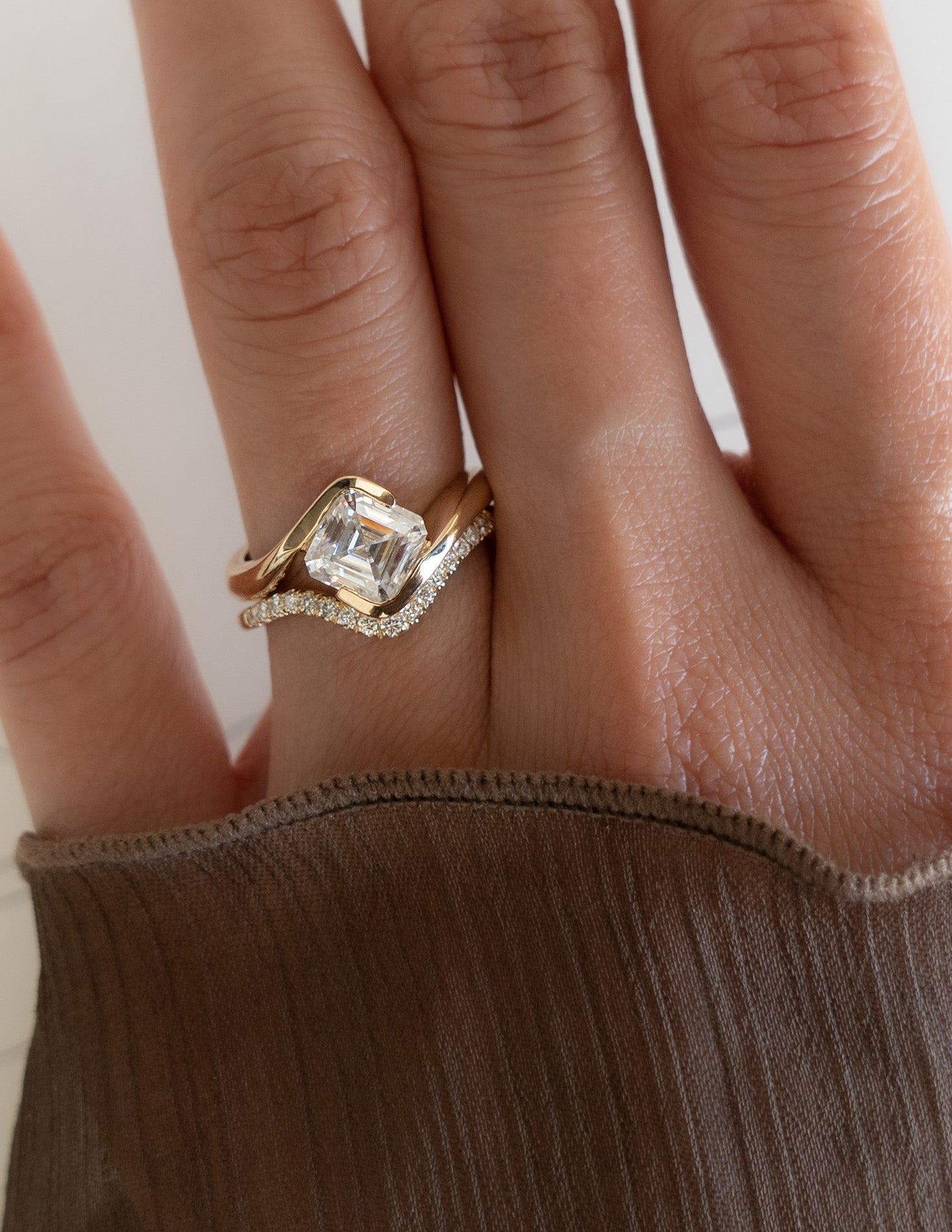 Solitaire Rapture & Pave Band- Oval Lab Grown Diamond Bridal Set