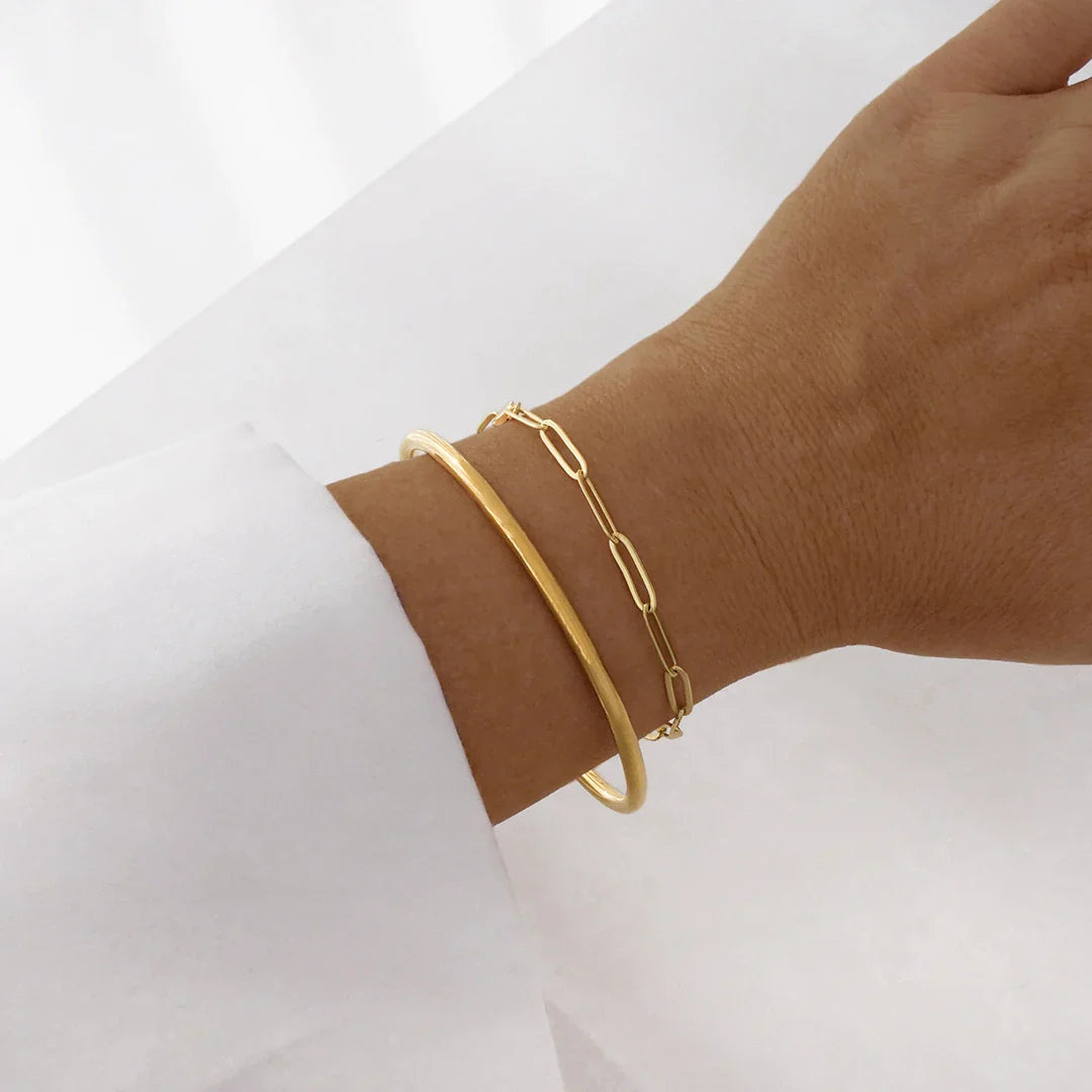 Radiant Gold Elegance Bangle Bracelet 4