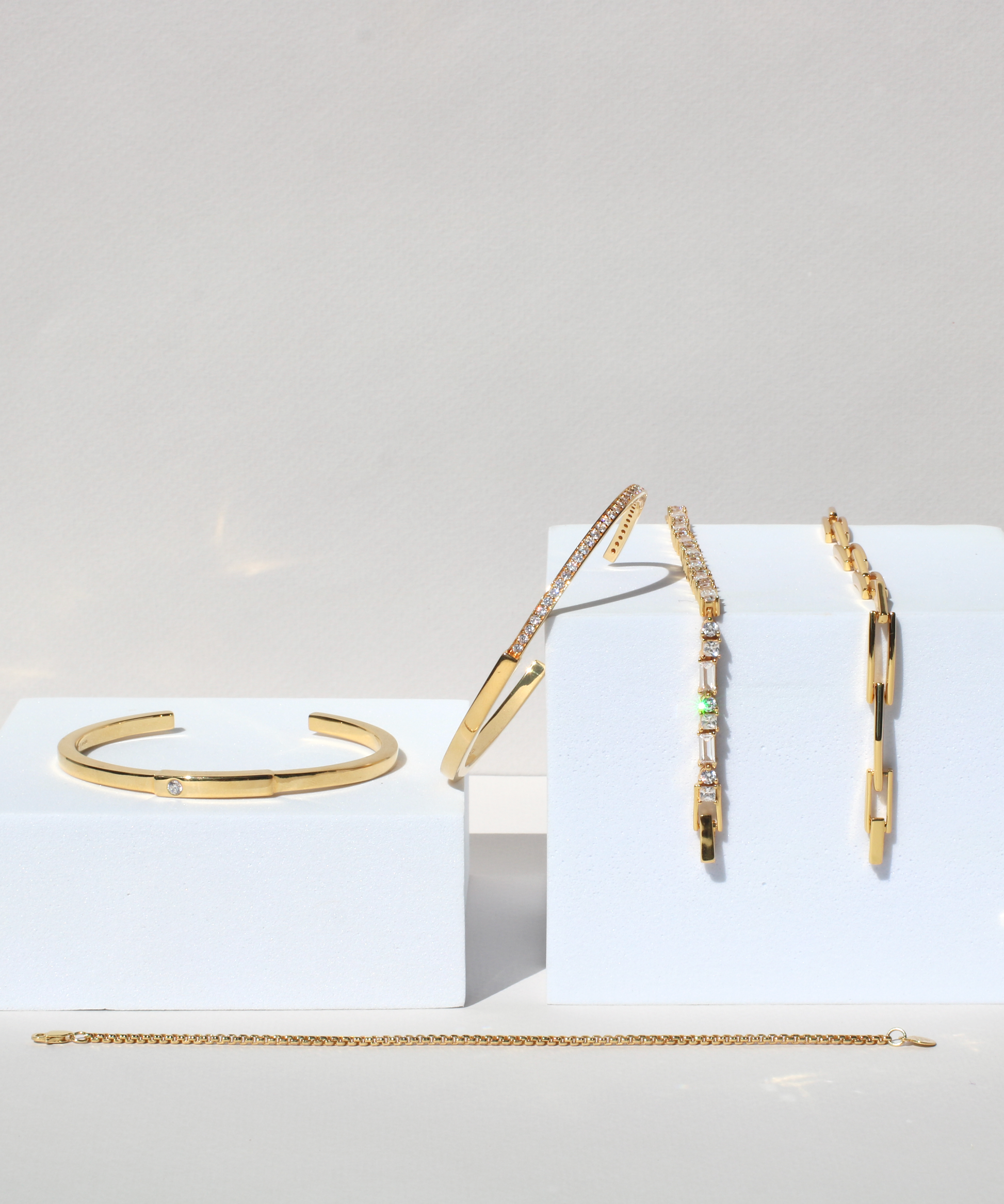 Elegant Gold Mini Chain Link Bracelet 3