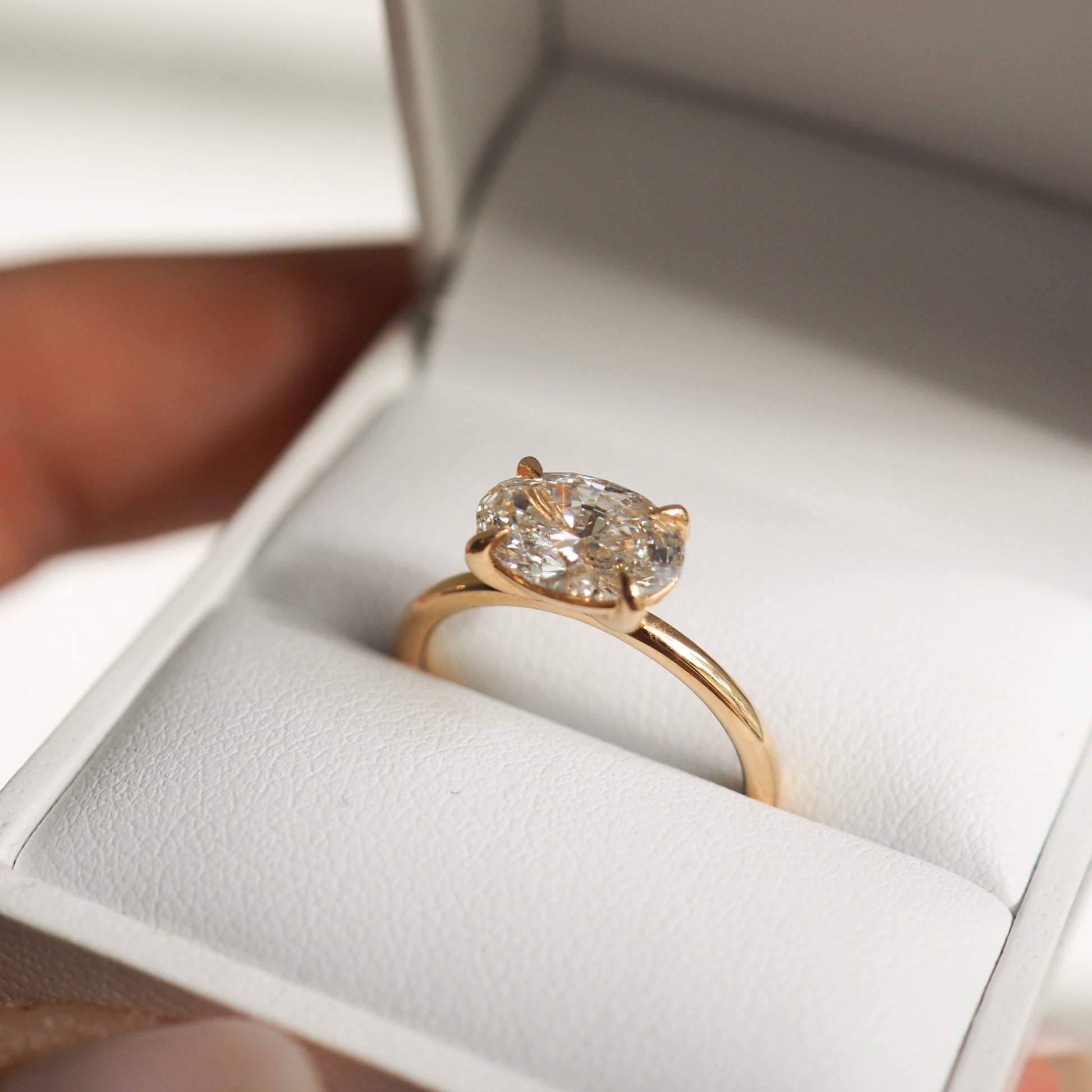 1.0CT Oval Lab Grown Diamond East-West Solitaire Engagement Ring 3