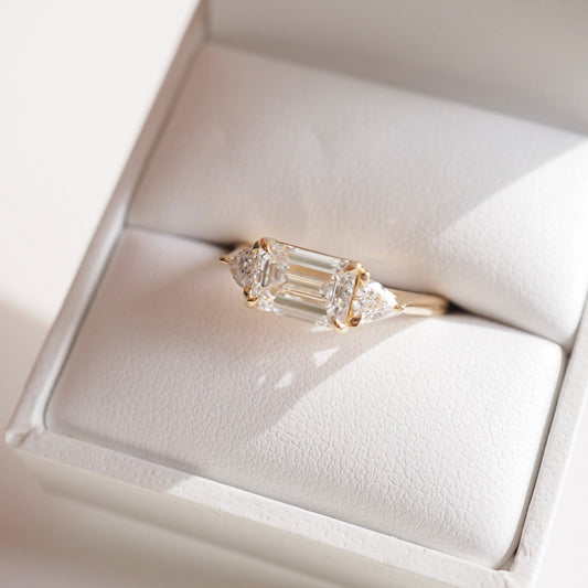 Solitaire-Oval Lab Grown Diamond Engagement Ring