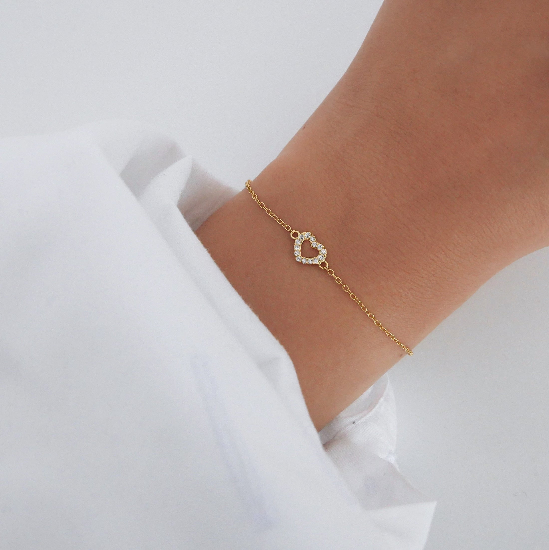 Heart's Delight: 0.1 TCW Round Lab-Grown Diamond Bracelet