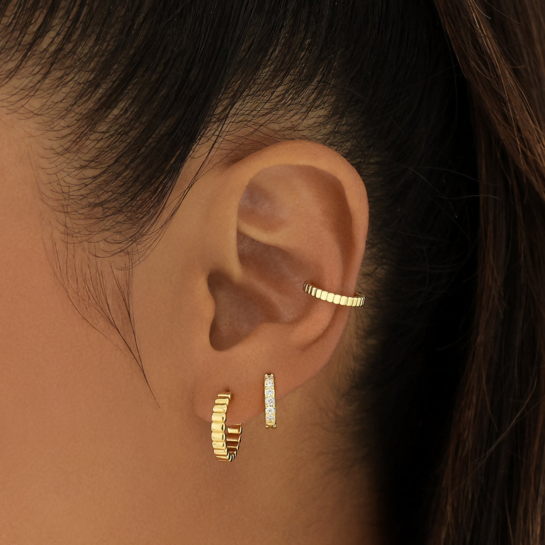 Elegant Textured Gold Hoop Earrings 3