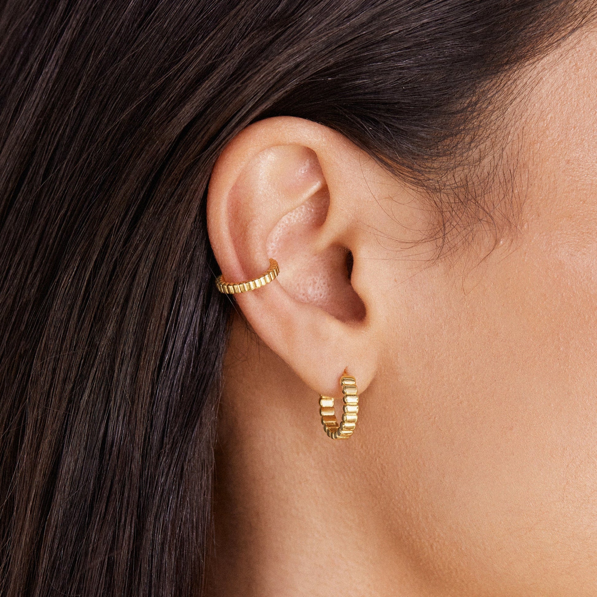 Elegant Textured Gold Hoop Earrings 4