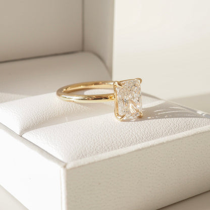 Solitaire-Oval Lab Grown Diamond Engagement Ring