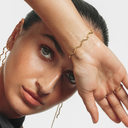 Golden Wave Elegance Chain Bracelet 3
