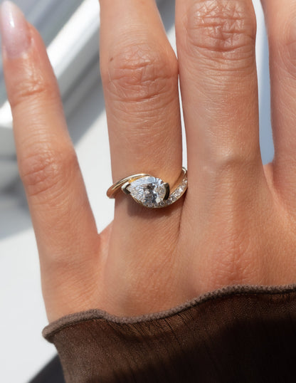 Solitaire-Oval Lab Grown Diamond Engagement Ring