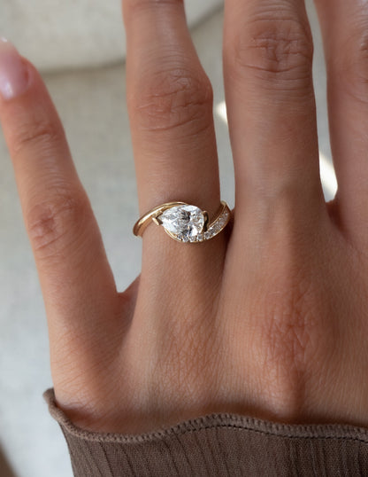 Solitaire-Oval Lab Grown Diamond Engagement Ring