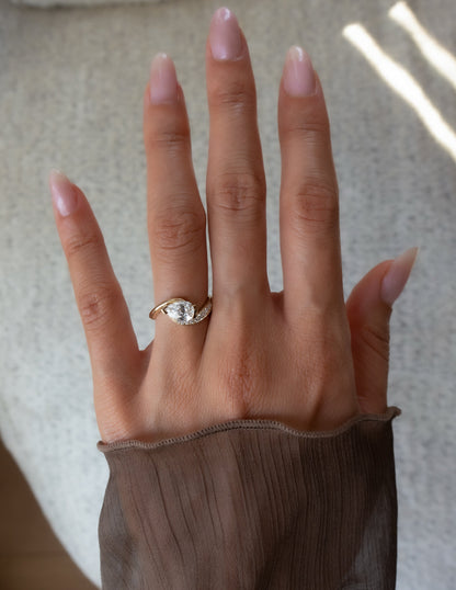 Solitaire-Oval Lab Grown Diamond Engagement Ring
