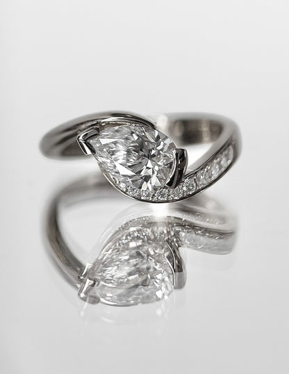 Solitaire-Oval Lab Grown Diamond Engagement Ring