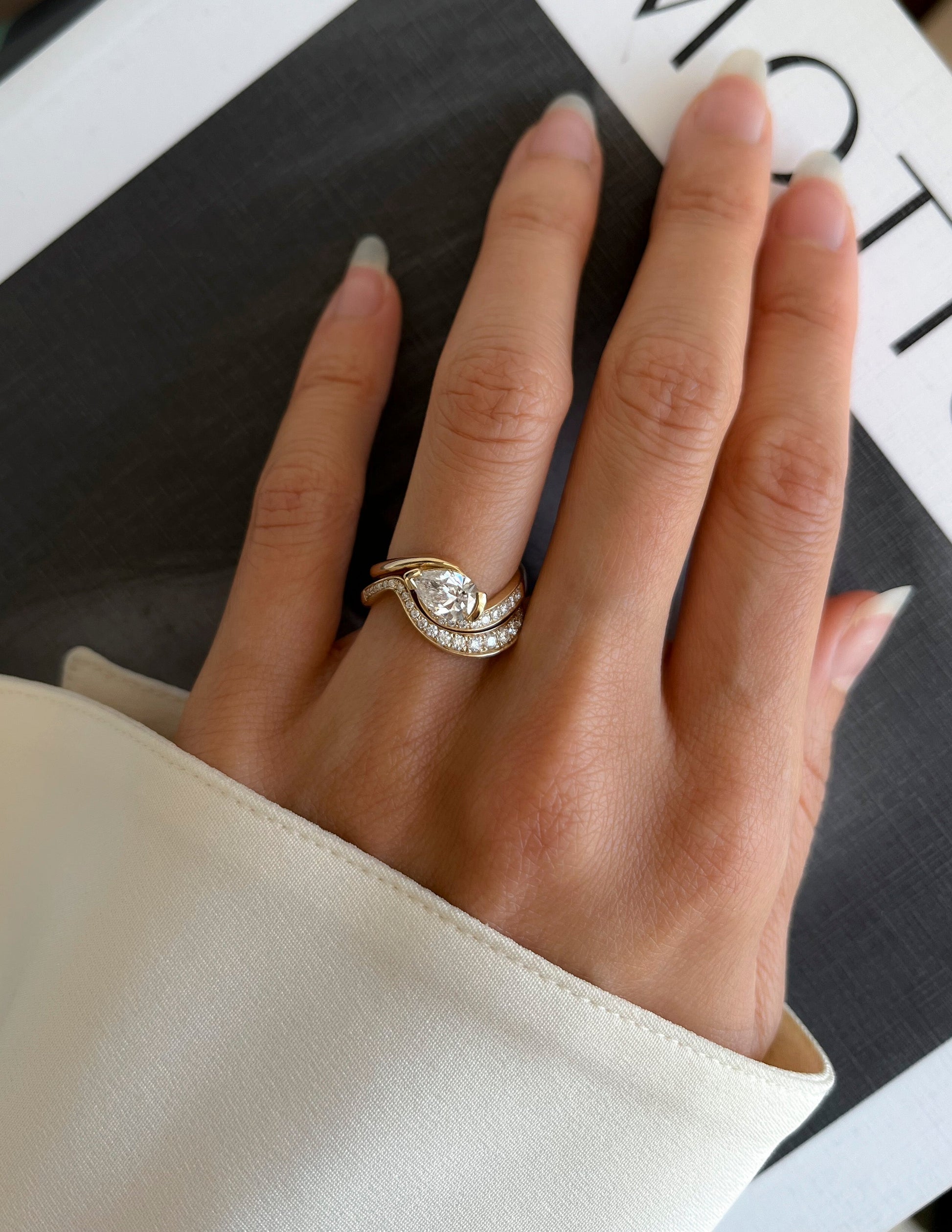Solitaire Rapture & Pave Band- Oval Lab Grown Diamond Bridal Set