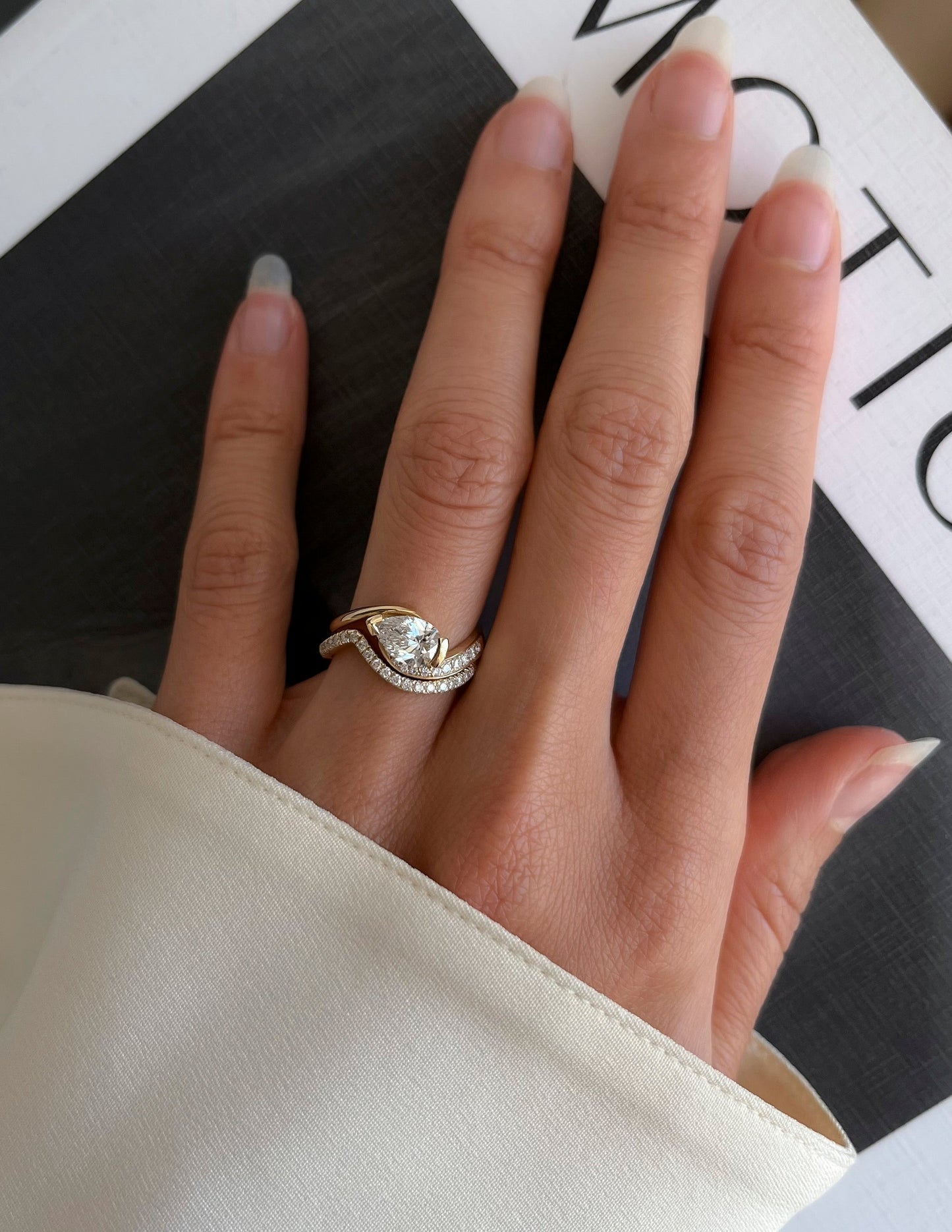 Solitaire Rapture & Pave Band- Oval Lab Grown Diamond Bridal Set