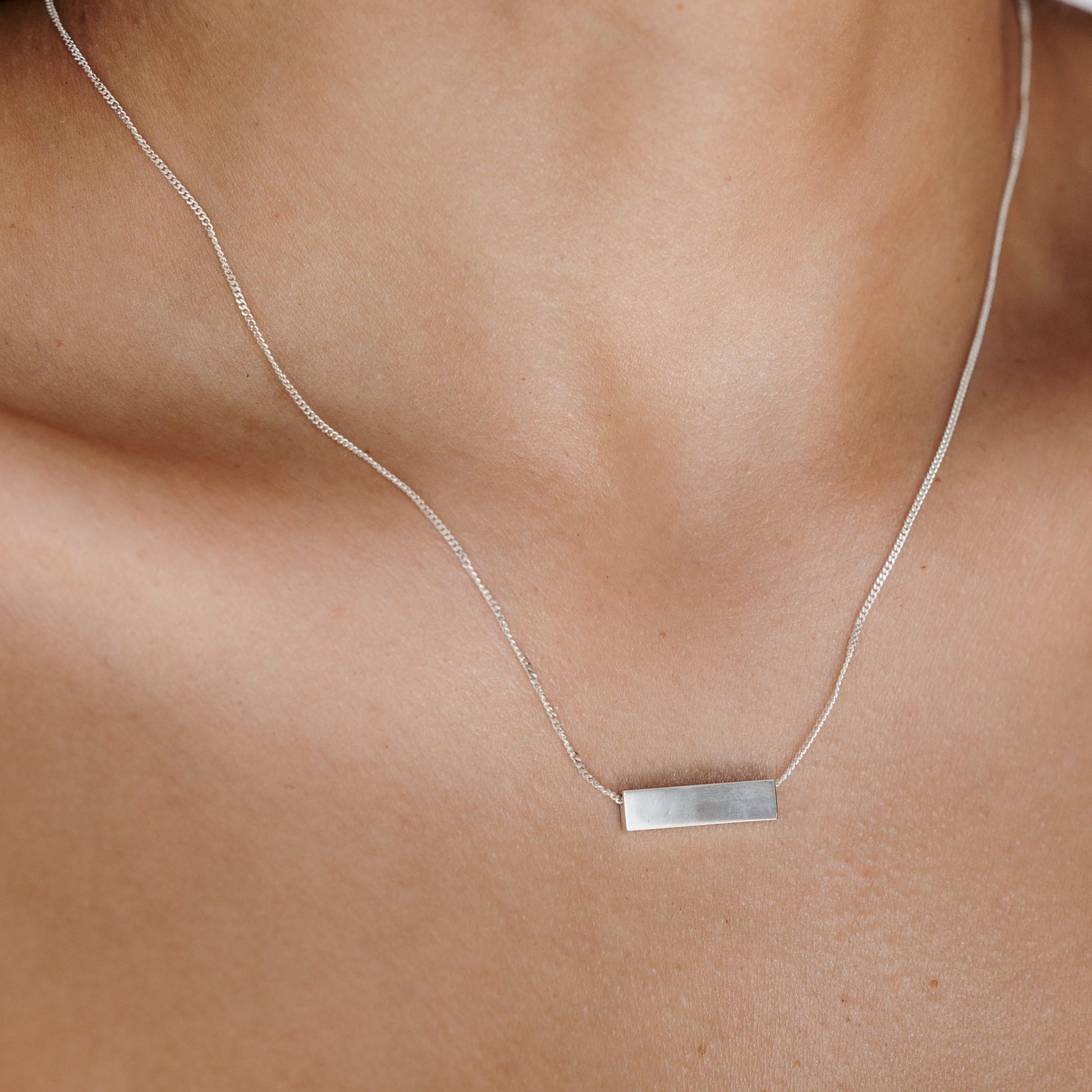 Elegant Personalized Gold Bar Pendant Necklace 3