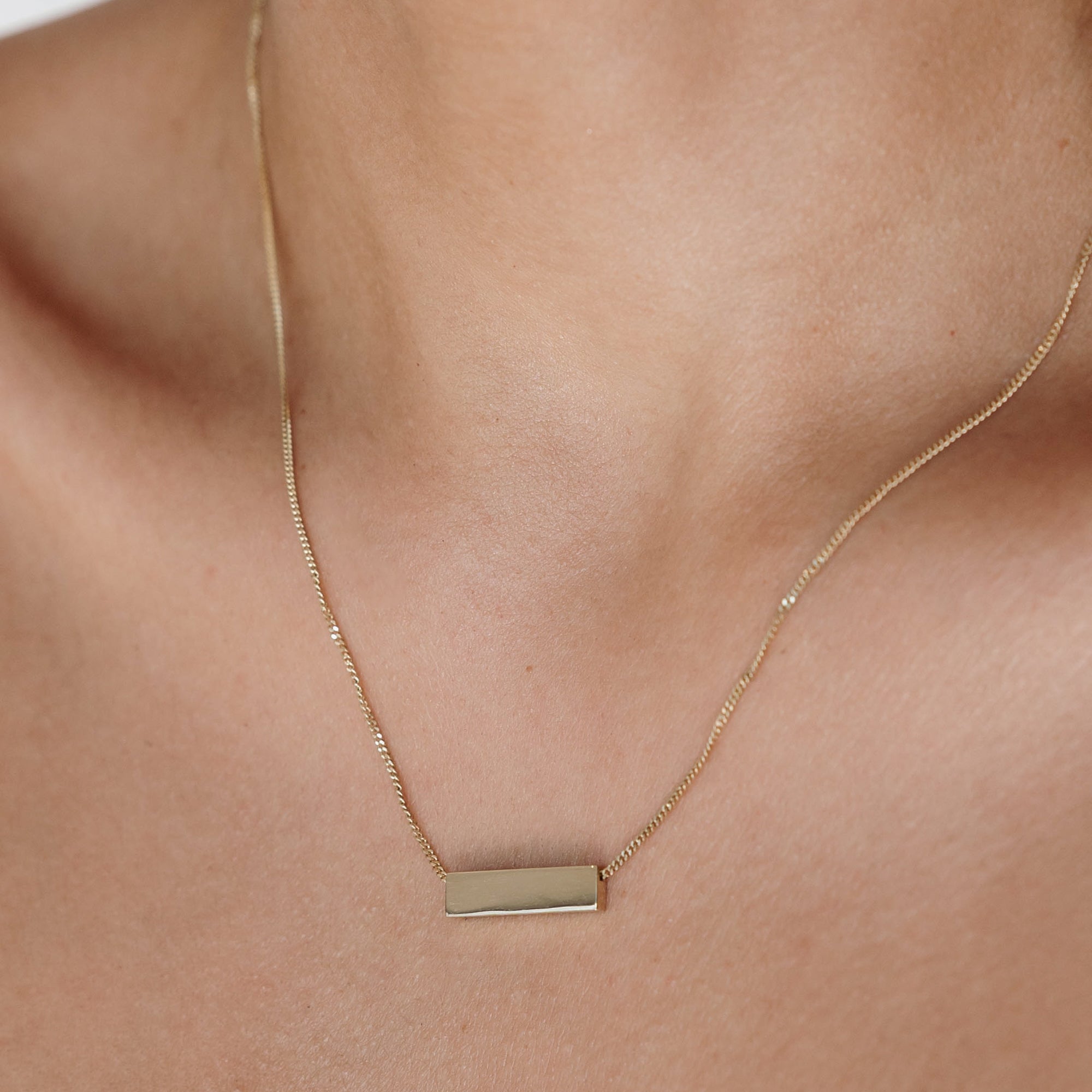 Elegant Personalized Gold Bar Pendant Necklace