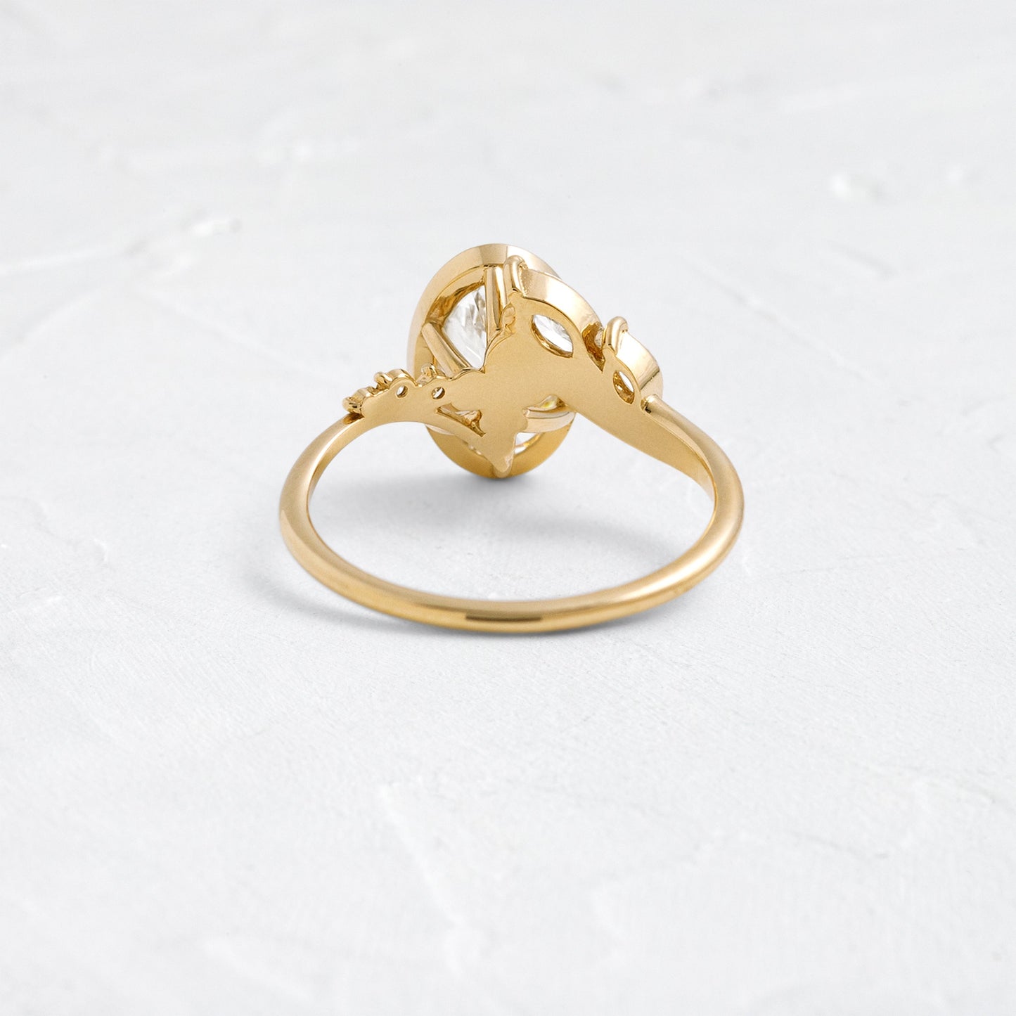 Bezel Dainty Style-Oval Lab Grown Diamond Engagement Ring