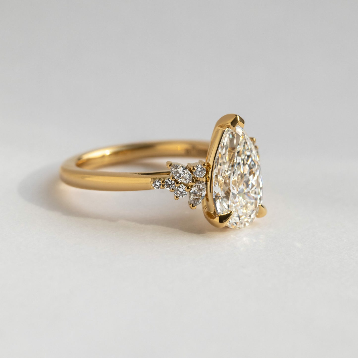 Solitaire-Oval Lab Grown Diamond Engagement Ring