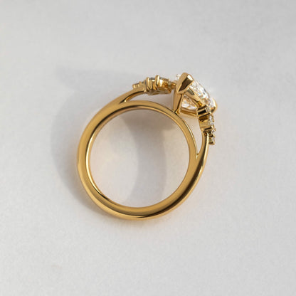Solitaire-Oval Lab Grown Diamond Engagement Ring