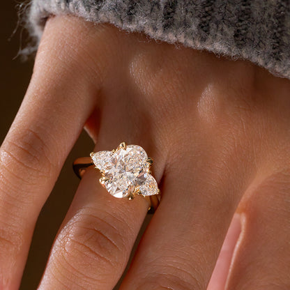 Solitaire-Oval Lab Grown Diamond Engagement Ring
