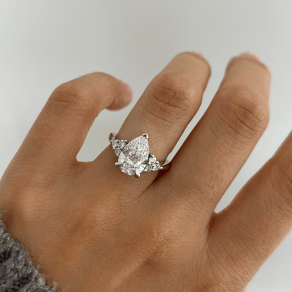 Solitaire-Oval Lab Grown Diamond Engagement Ring