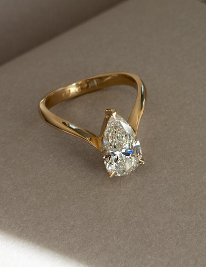 Solitaire-Oval Lab Grown Diamond Engagement Ring