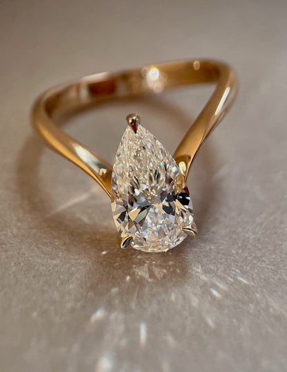 Solitaire-Oval Lab Grown Diamond Engagement Ring