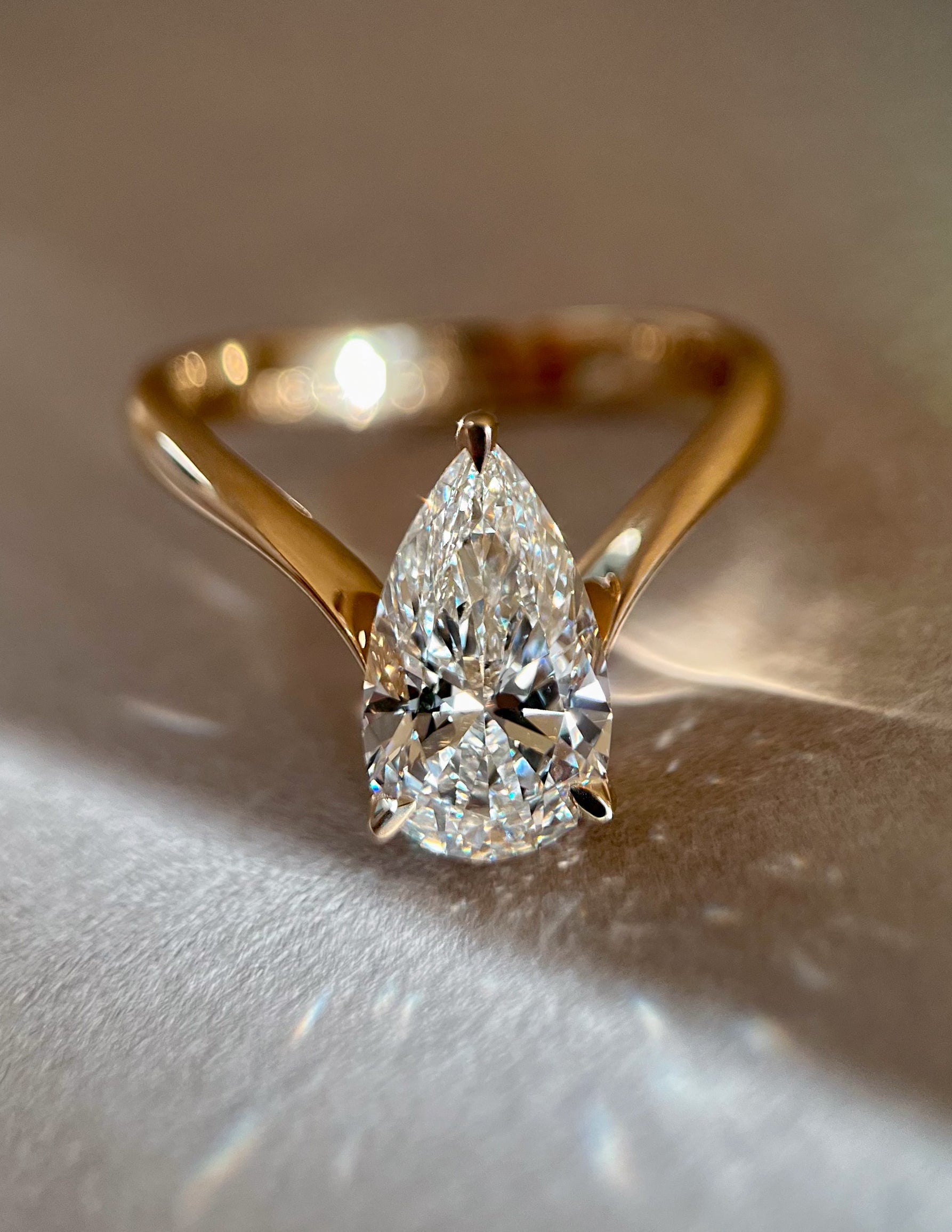 Solitaire-Oval Lab Grown Diamond Engagement Ring