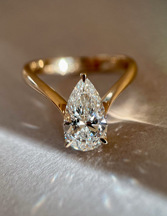 Solitaire-Oval Lab Grown Diamond Engagement Ring