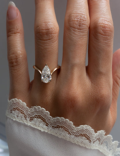 Solitaire-Oval Lab Grown Diamond Engagement Ring