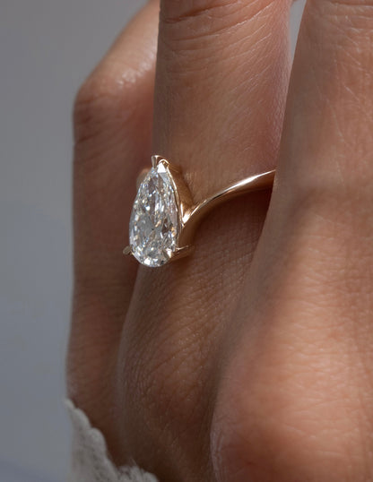 Solitaire-Oval Lab Grown Diamond Engagement Ring