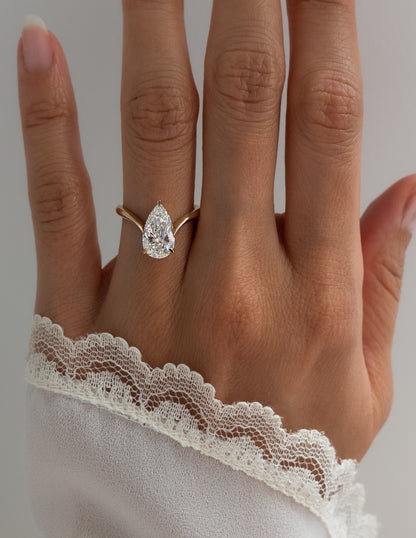 Solitaire-Oval Lab Grown Diamond Engagement Ring