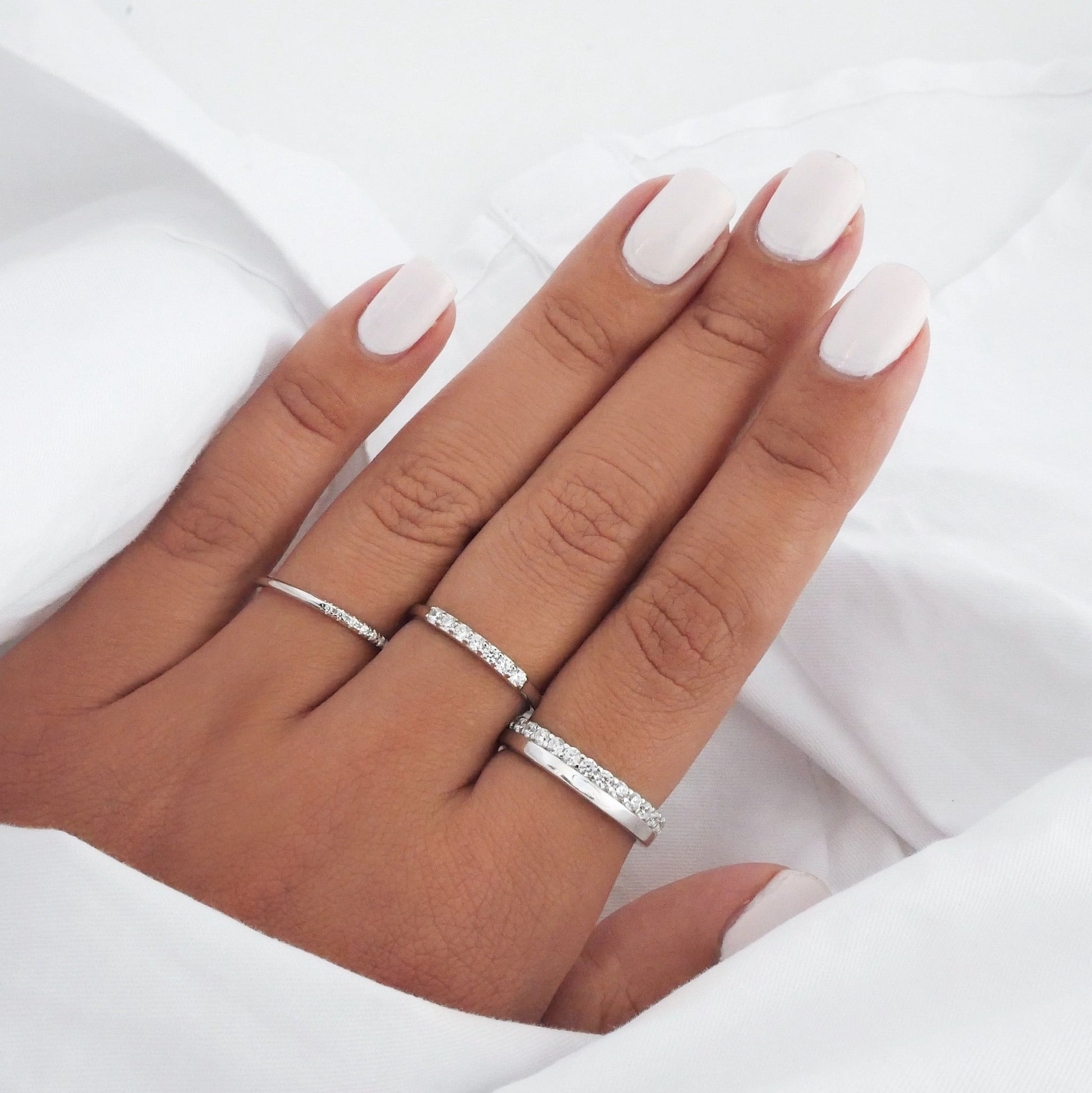Eternal Elegance: 0.10 TCW Round Lab-Grown Diamond Wedding Band 4