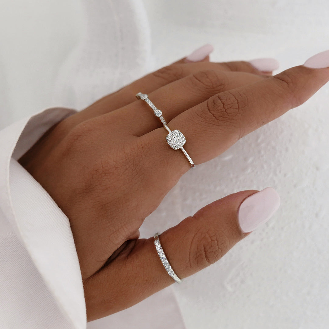 Elegant 0.25 TCW Round Lab-Grown Diamond Cluster Wedding Band 3