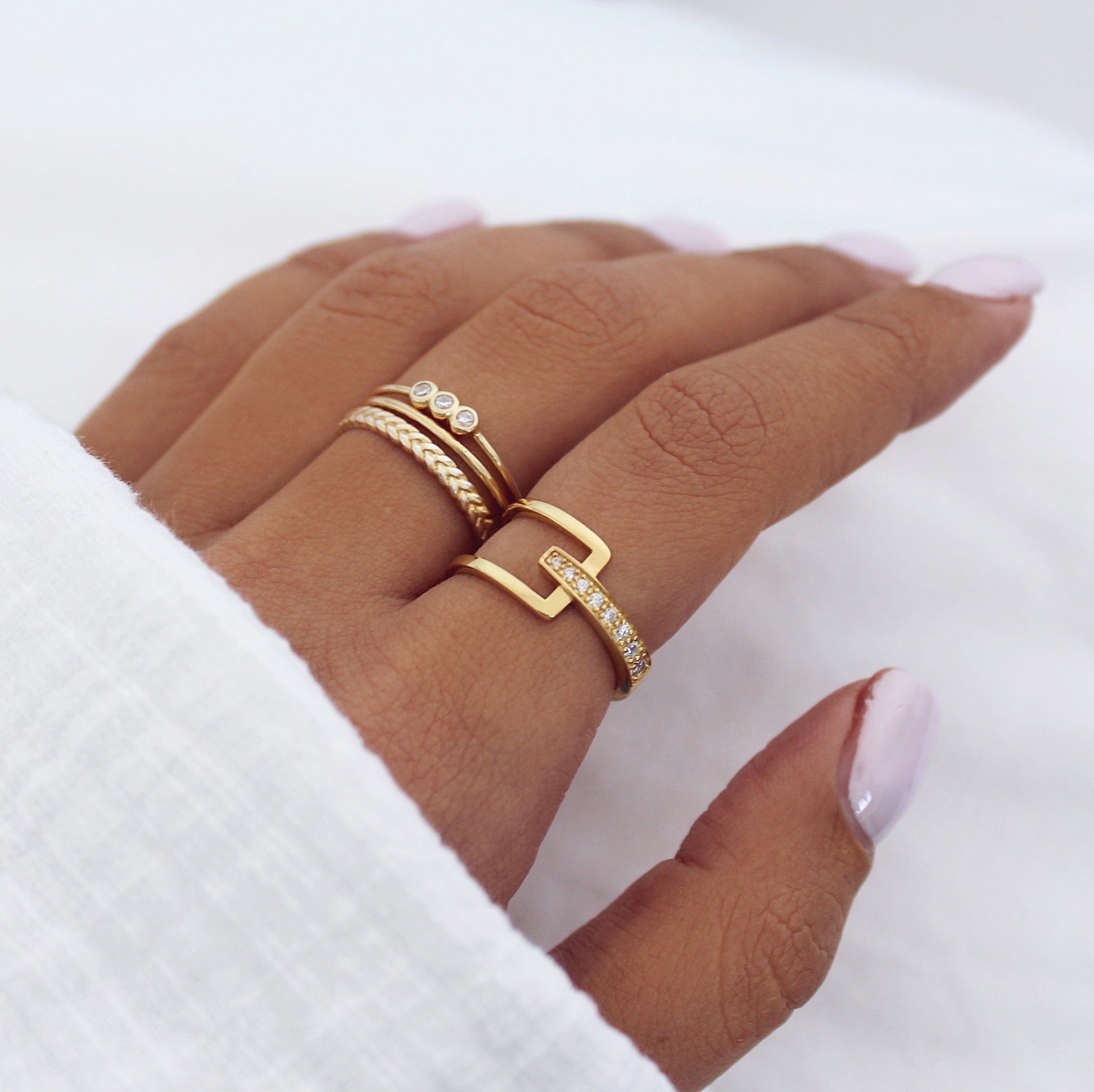 Elegant 0.20 TCW Round Lab-Grown Diamond Gold Wedding Band 3