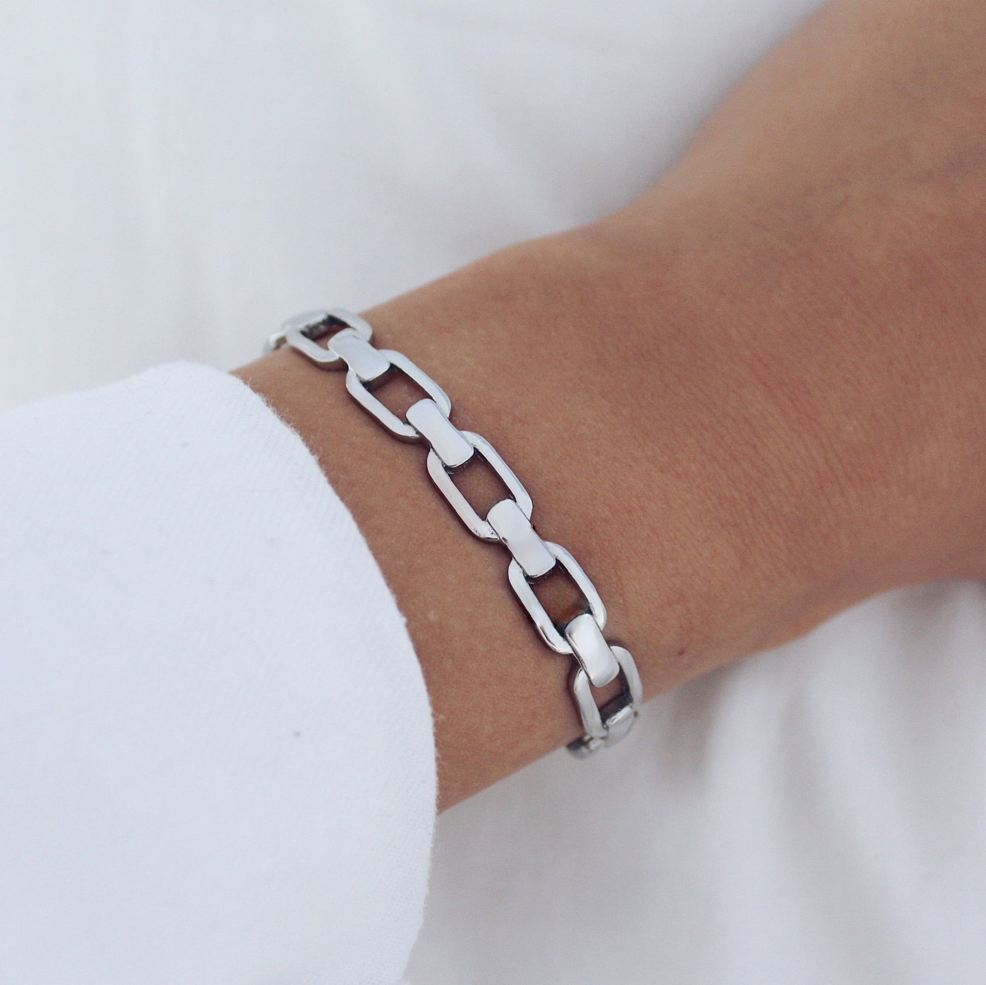 Elegant Gold Link Open Cuff Bracelet 6