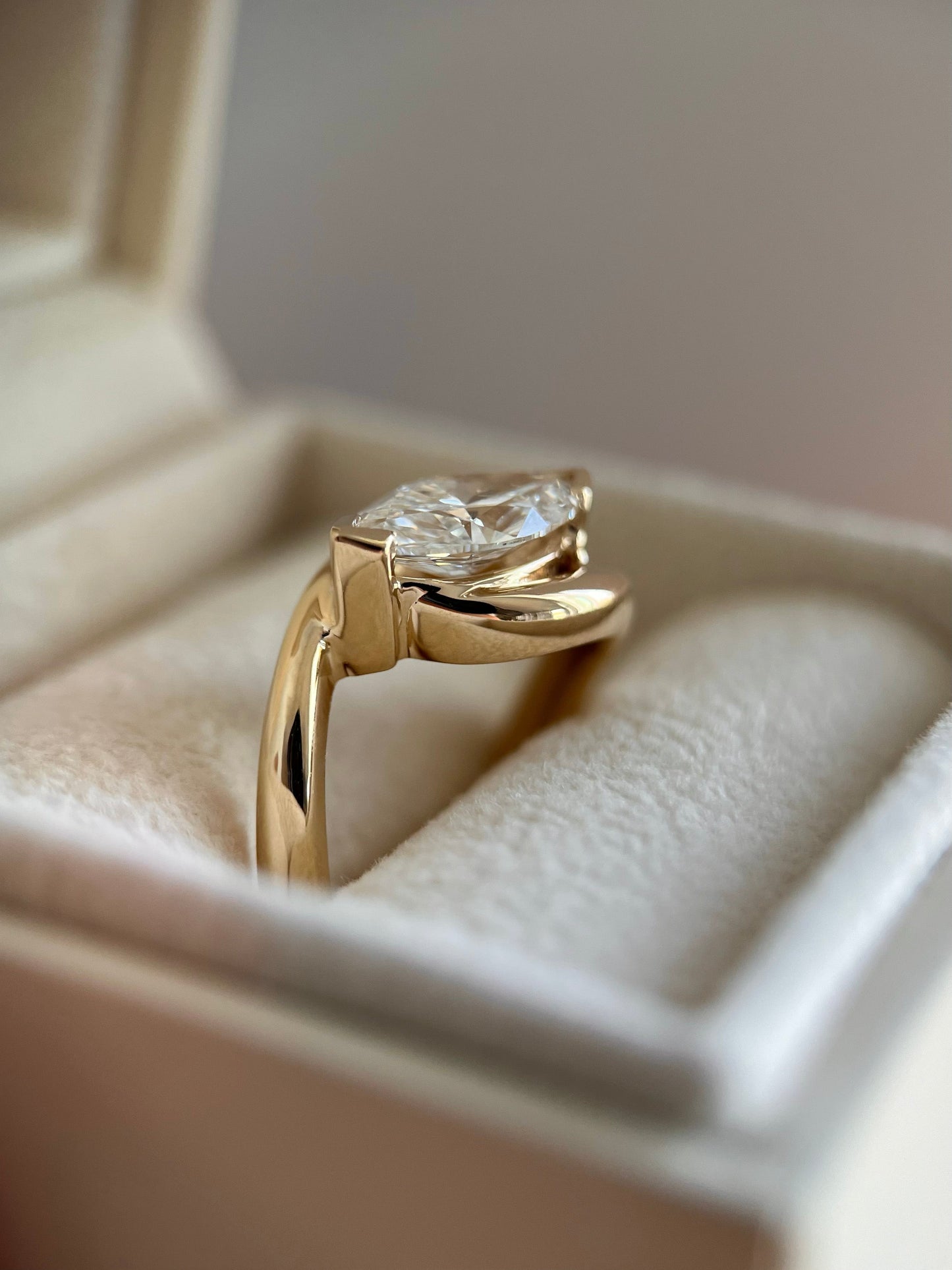 Solitaire-Oval Lab Grown Diamond Engagement Ring