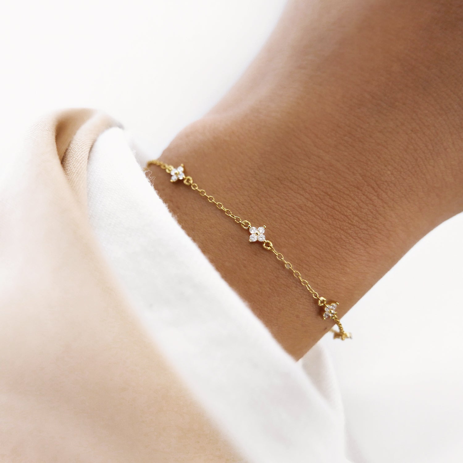 Elegant 0.05 TCW Lab-Grown Diamond Floral Bracelet