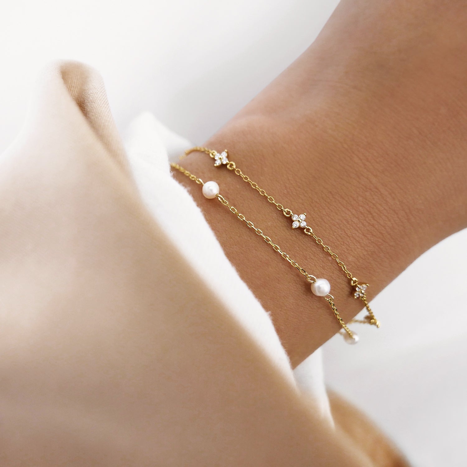 Elegant 0.05 TCW Lab-Grown Diamond Floral Bracelet 9