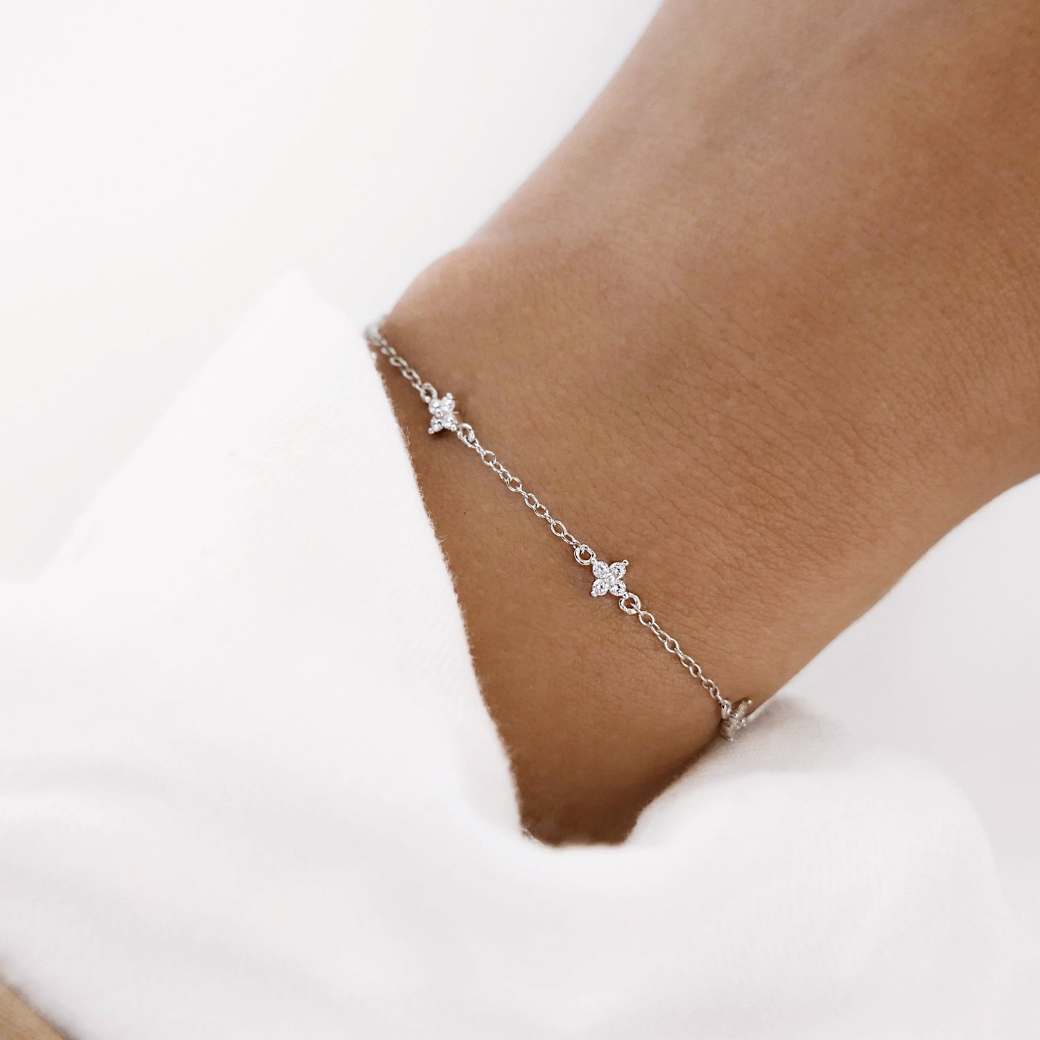 Elegant 0.05 TCW Lab-Grown Diamond Floral Bracelet 16