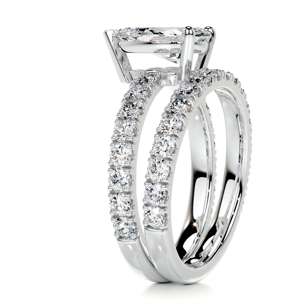 Radiant Elegance: 1.50 CT Pear Lab Grown Diamond Bridal Ring Set