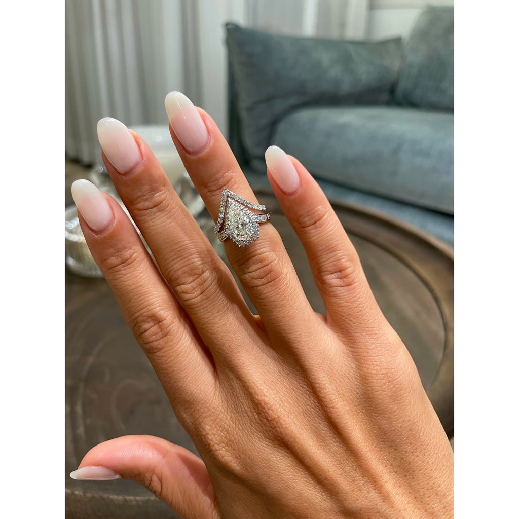 1.50 CT Pear-Cut Lab Grown Diamond Halo Bridal Set 4