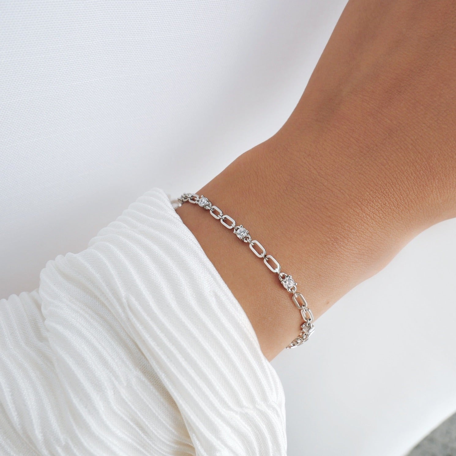 Elegant 0.05 TCW Round Lab-Grown Diamond Link Bracelet