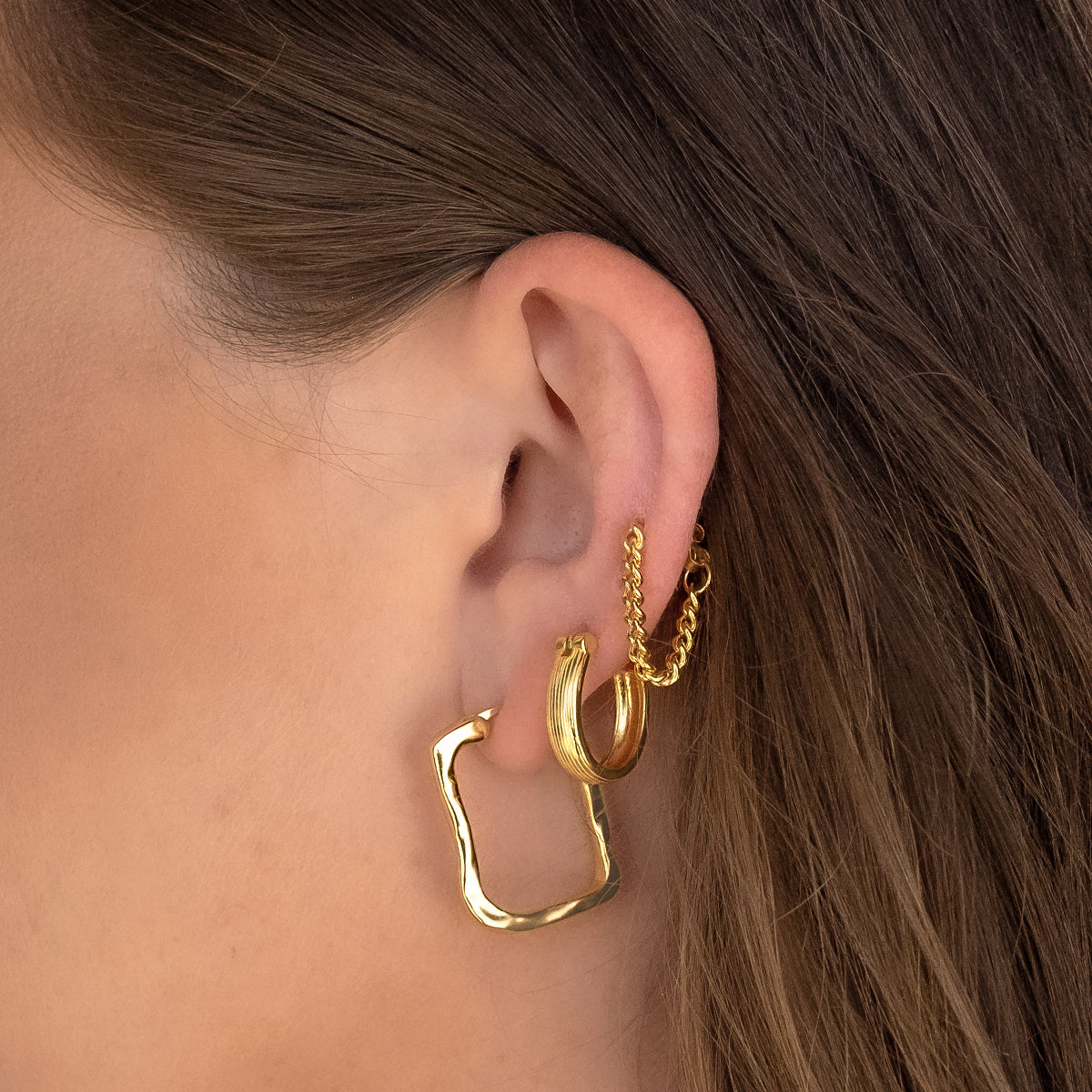 Elegant Gold Sculpted Hoop Earrings 18