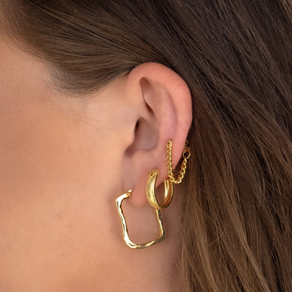 Elegant Gold Sculpted Hoop Earrings 18