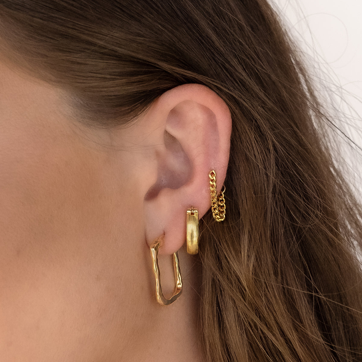 Elegant Gold Sculpted Hoop Earrings 20