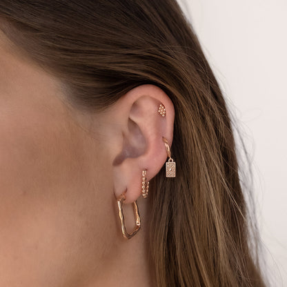 Elegant Gold Sculpted Hoop Earrings 4