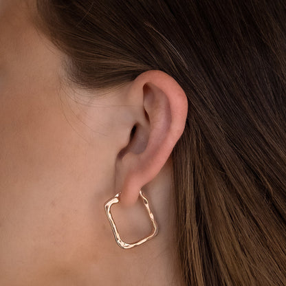 Elegant Gold Sculpted Hoop Earrings 6