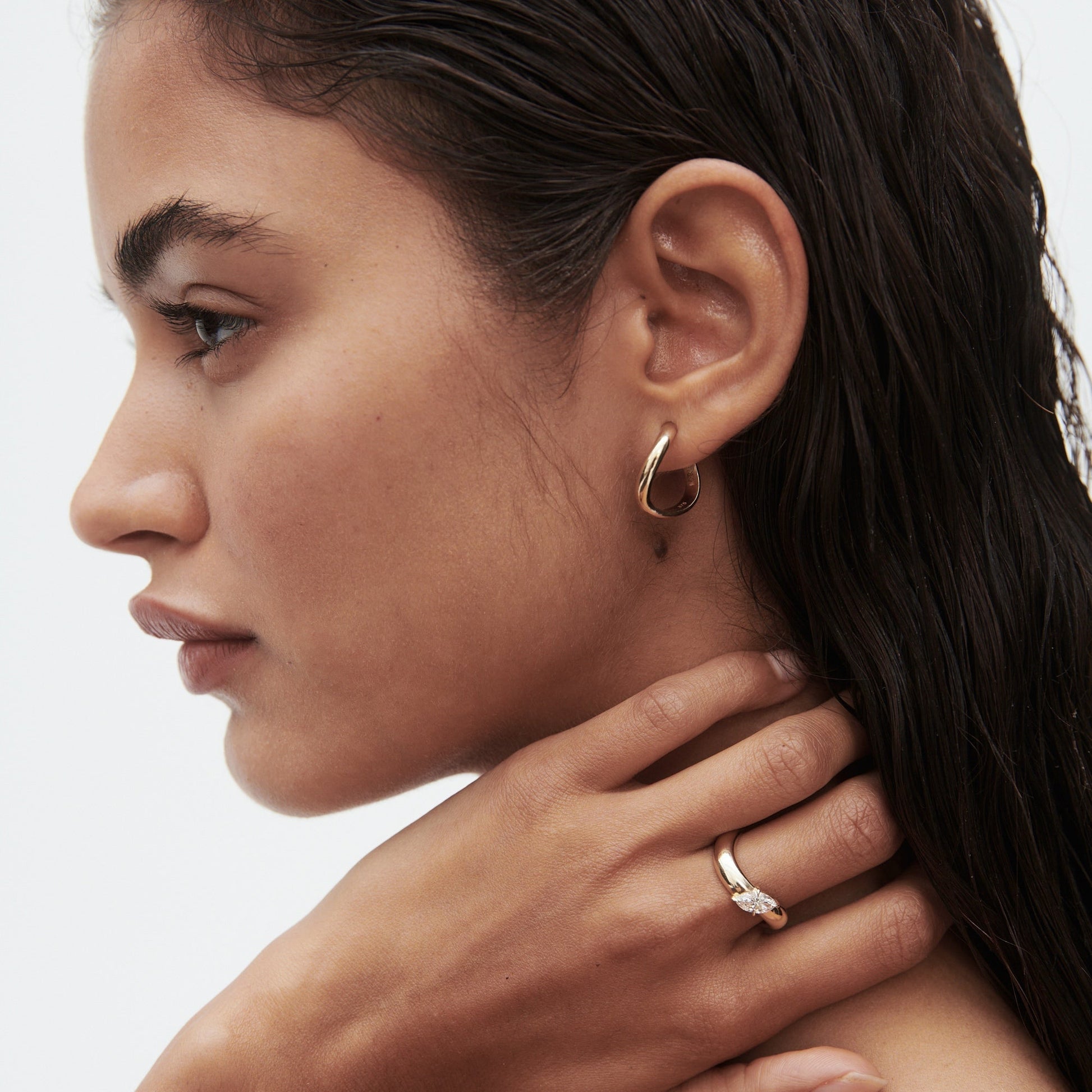 Golden Curves Hoop Earrings 2