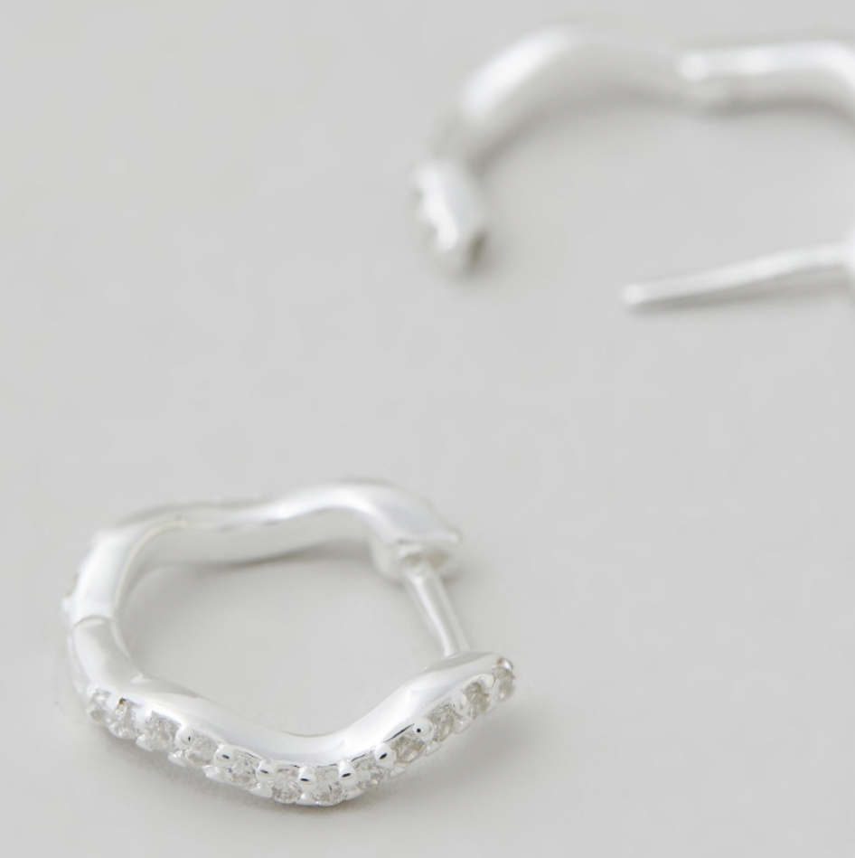 Sparkling 0.20 TCW Round Lab Grown Diamond Wave Hoop Earrings 3